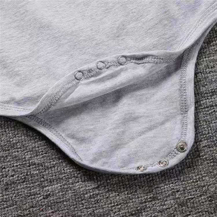 Langarm-Babybody mit Tattoo-Ärmel im Druckdesign – Rockbaby