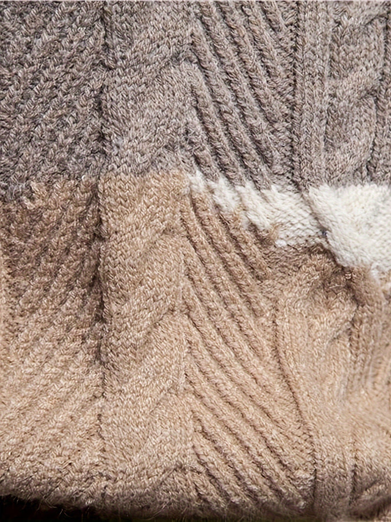 Beigefarbener Strickpullover mit Zopfmuster, weiche Wolle, Wintermode, gemütlich, warm.