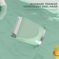 Grüner waschbarer Trimmkopf im Wasser, entfernt schnell Haare, einfache Reinigung.