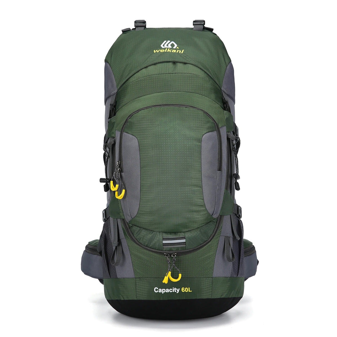 Grüner 60L Wanderrucksack, wasserdicht, mit mehreren Taschen, ideal für Outdoor-Abenteuer.