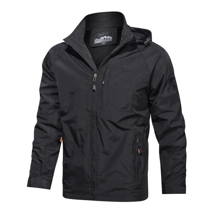 Schwarze Herren-Outdoorjacke mit Kapuze, wasserabweisend, Reißverschluss, funktional.