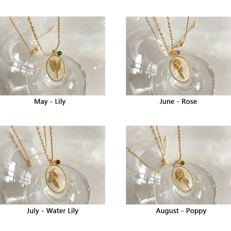 Goldene Halsketten mit Blumenanhängern für Mai, Juni, Juli, August auf Glasoberfläche.