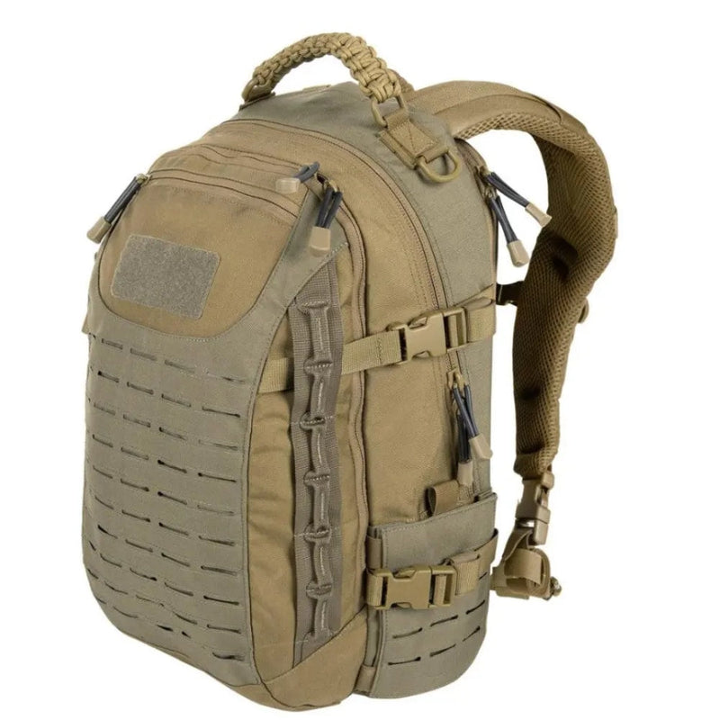 Taktischer Rucksack, olivgrün, robustes Nylon, MOLLE-System, Outdoor-Abenteuer, 30L Kapazität.