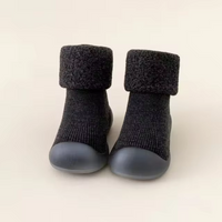 SnugSteps – Bequeme Herbst-Barfuß-Socken für Kinder