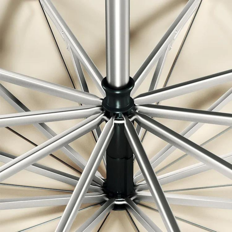 Silberner Regenschirmrahmen, Aluminium, stabil, langlebig, modernes Design, wetterfest.