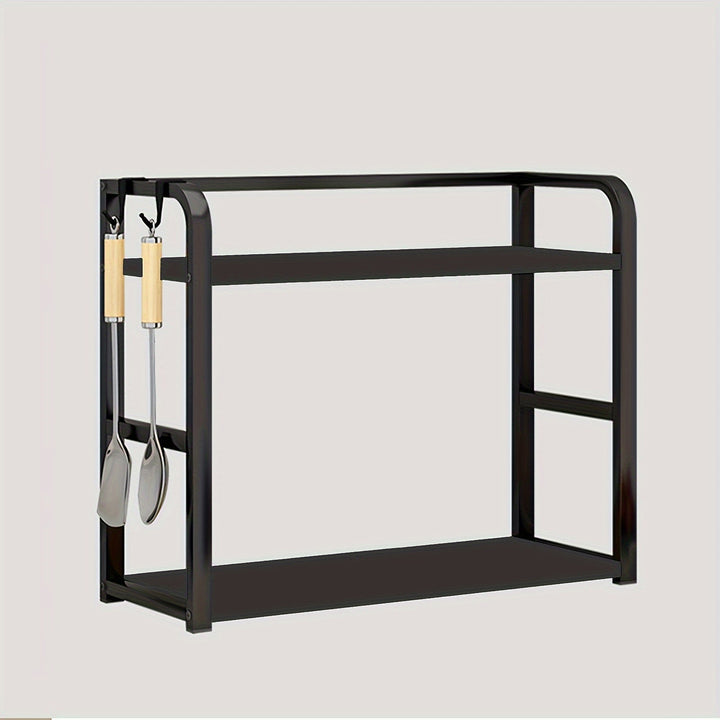 Schwarzes Metallregal mit zwei Ebenen und Haken, ideal für Küche oder Bad.