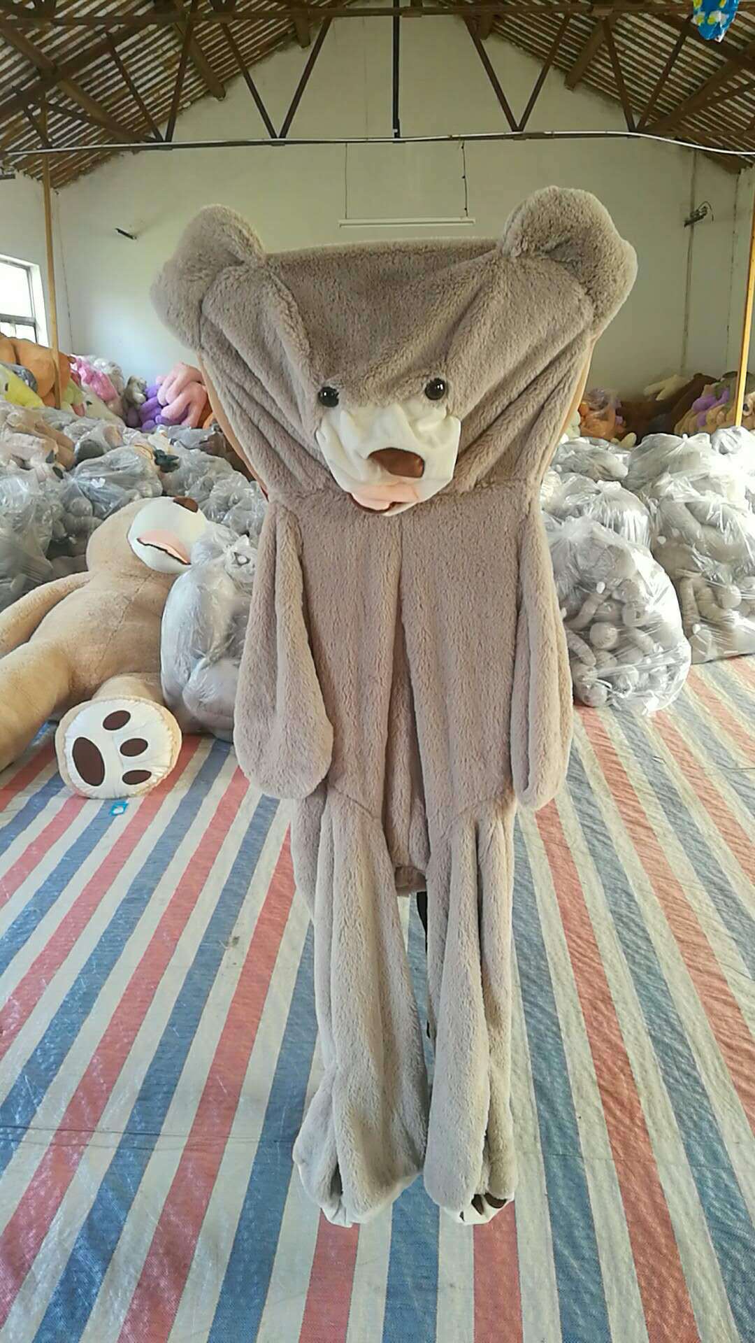 Riesige Plüsch-Kuschelbär – HugHero