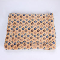 Beige Hundebett mit Sternenmuster, weiches Plüschmaterial, rechteckig, gemütlich und stilvoll.