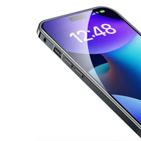 Smartphone mit schwarzem Gehäuse, modernes Design, Display mit Uhrzeit, Technologie, Mobilgerät