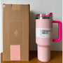 Rosa Thermobecher mit Griff, Edelstahl, 1 Liter, Quencher H2.0, Cherry Blossom Pink.