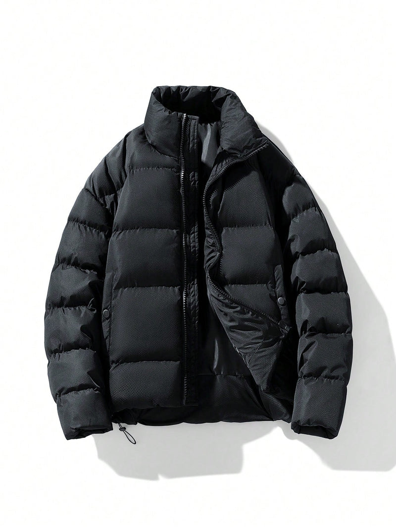 Schwarze Daunenjacke, warm, gesteppt, Wintermode, Herrenbekleidung, Reißverschluss, Outdoor.