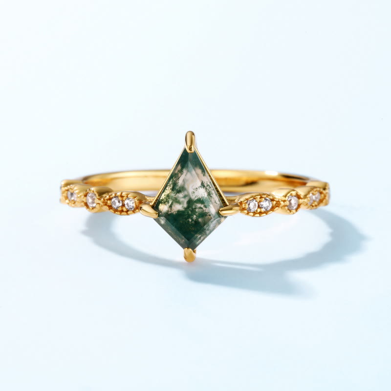 Goldener Ring mit grünem Moosachat und Diamanten, eleganter Schmuck, Verlobungsring Design.