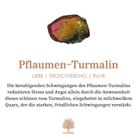 Pflaumen-Turmalin auf weißem Hintergrund, eingebettet in milchweißem Quarz, beruhigende Wirkung.