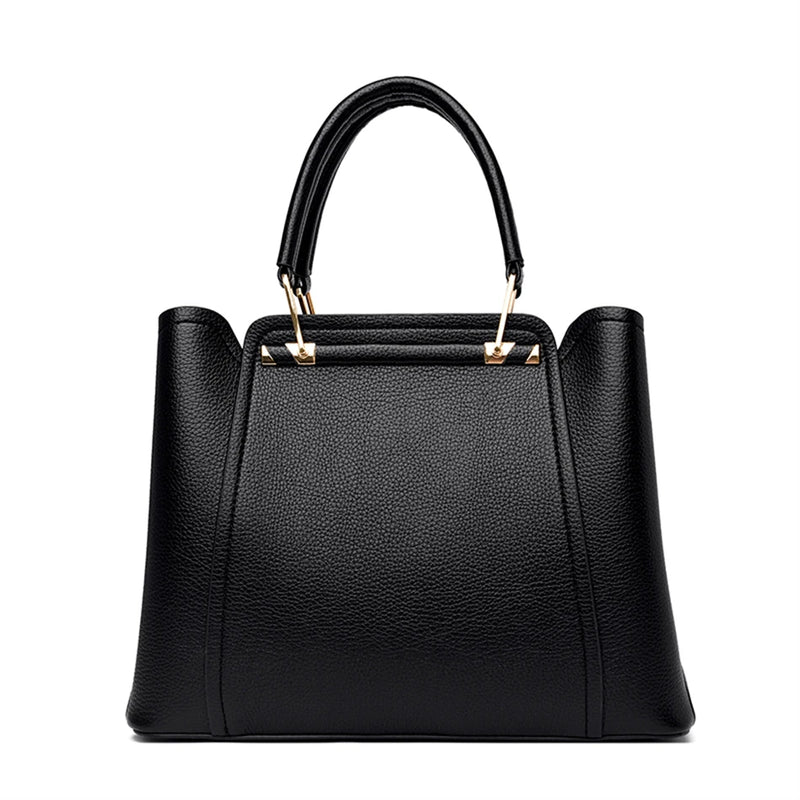 Schwarze Lederhandtasche mit goldenen Details, elegante Damenmode, stilvolles Accessoire.