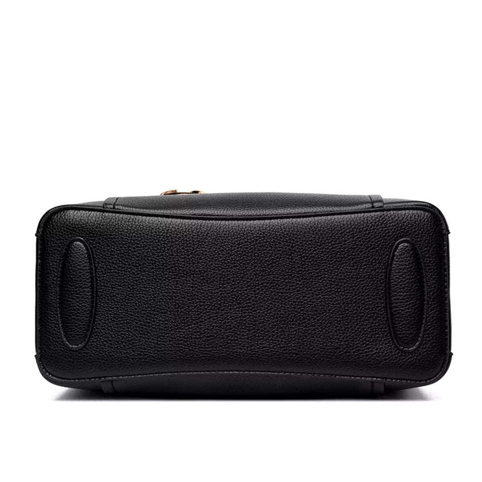 Schwarze Lederhandtasche, rechteckig, mit goldfarbenem Reißverschluss, elegante Damenmode.