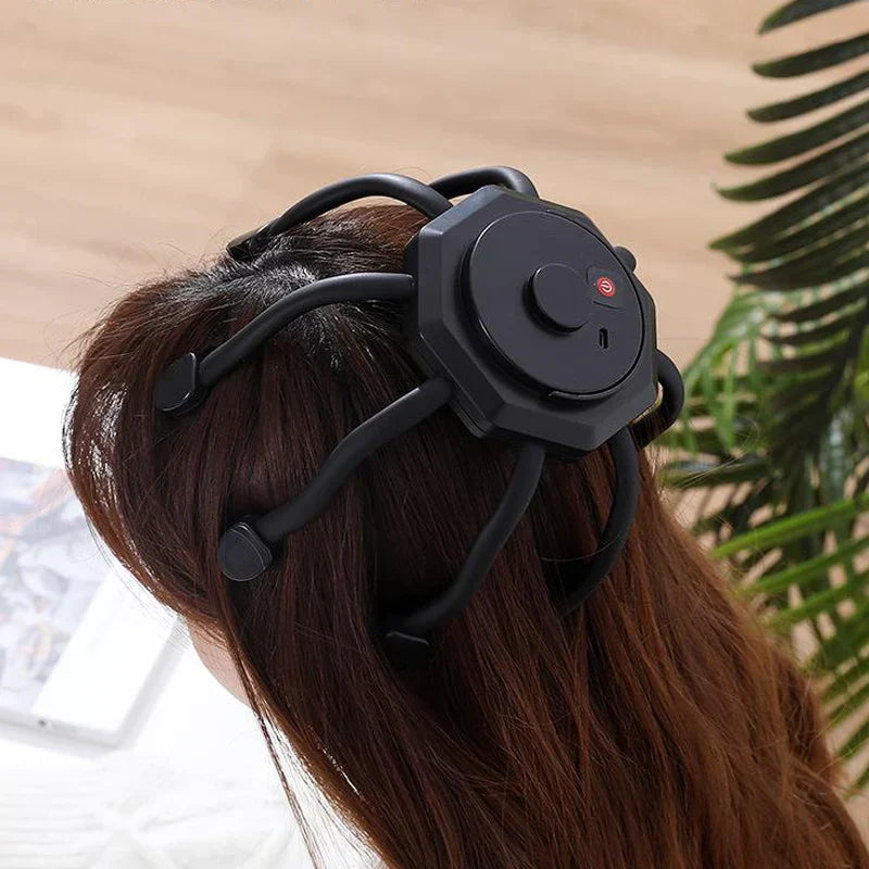 Schwarzer Kopfmassagegerät, elektrisch, auf braunem Haar, Entspannung, Stressabbau, Wellness.