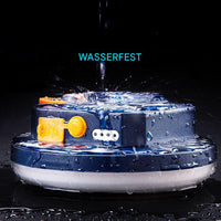 Wasserfester blauer Roboterstaubsauger mit Spritzwasserschutz auf schwarzem Hintergrund.