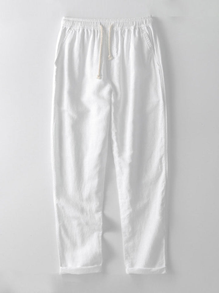 Weiße Leinenhose mit Kordelzug, lässig, bequem, ideal für Sommermode, Herrenbekleidung.