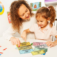 Musikbasiertes Brettspiel mit Songkarten und Monopolygeld für Spielabende