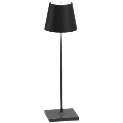 Schwarze Stehlampe, modernes Design, Metall, für Wohnzimmerbeleuchtung, minimalistisch.
