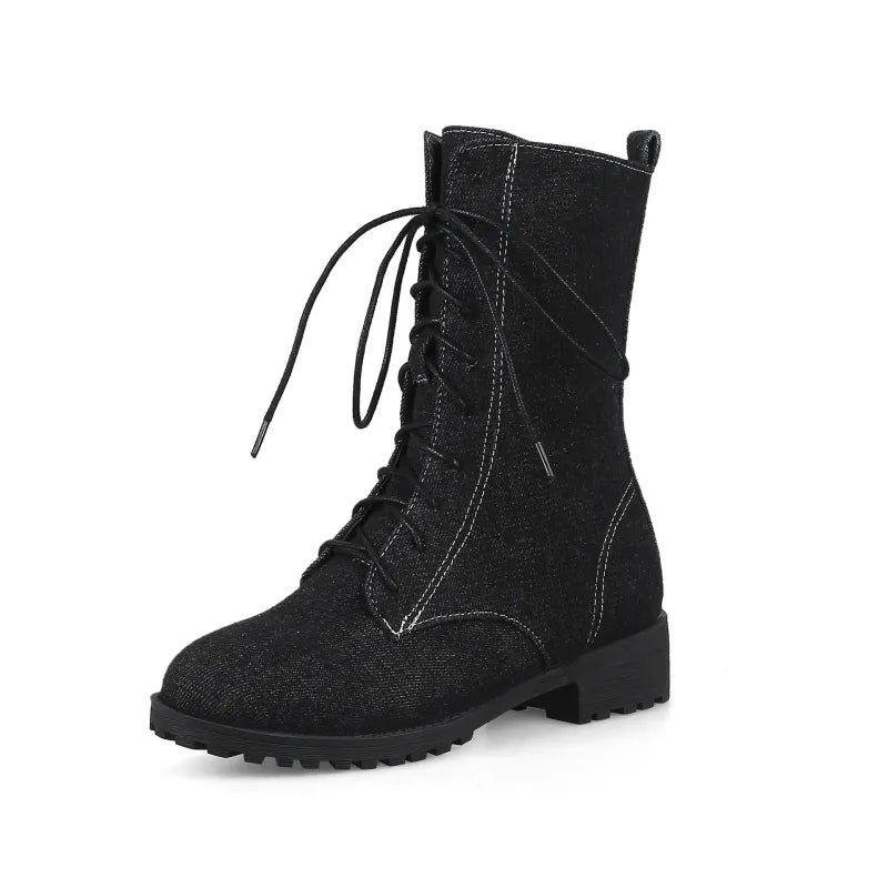 Schwarzer Damen-Schnürstiefel, robust, aus Leder, mit Blockabsatz und Profilsohle.