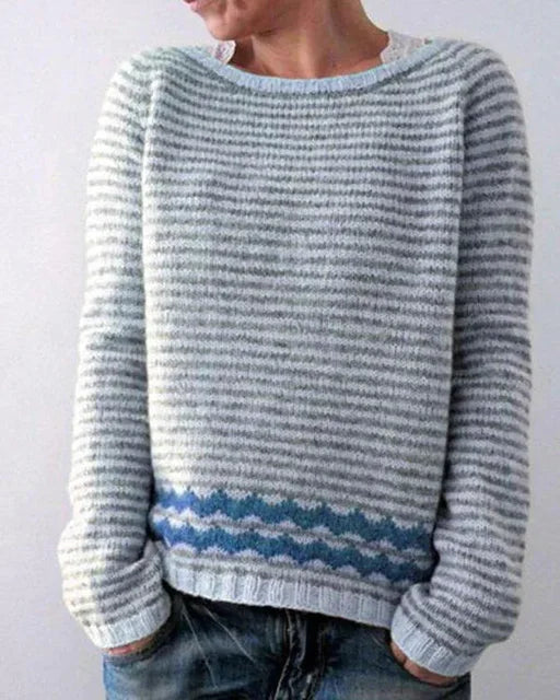 Grauer Oversize-Damenpullover, O-Ausschnitt, lange Ärmel, gestreift, lässig, Herbstmode.