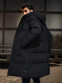 Schwarze Herren-Winterjacke mit Kapuze, halblang, wattiert, Reißverschluss, Baumwolle.