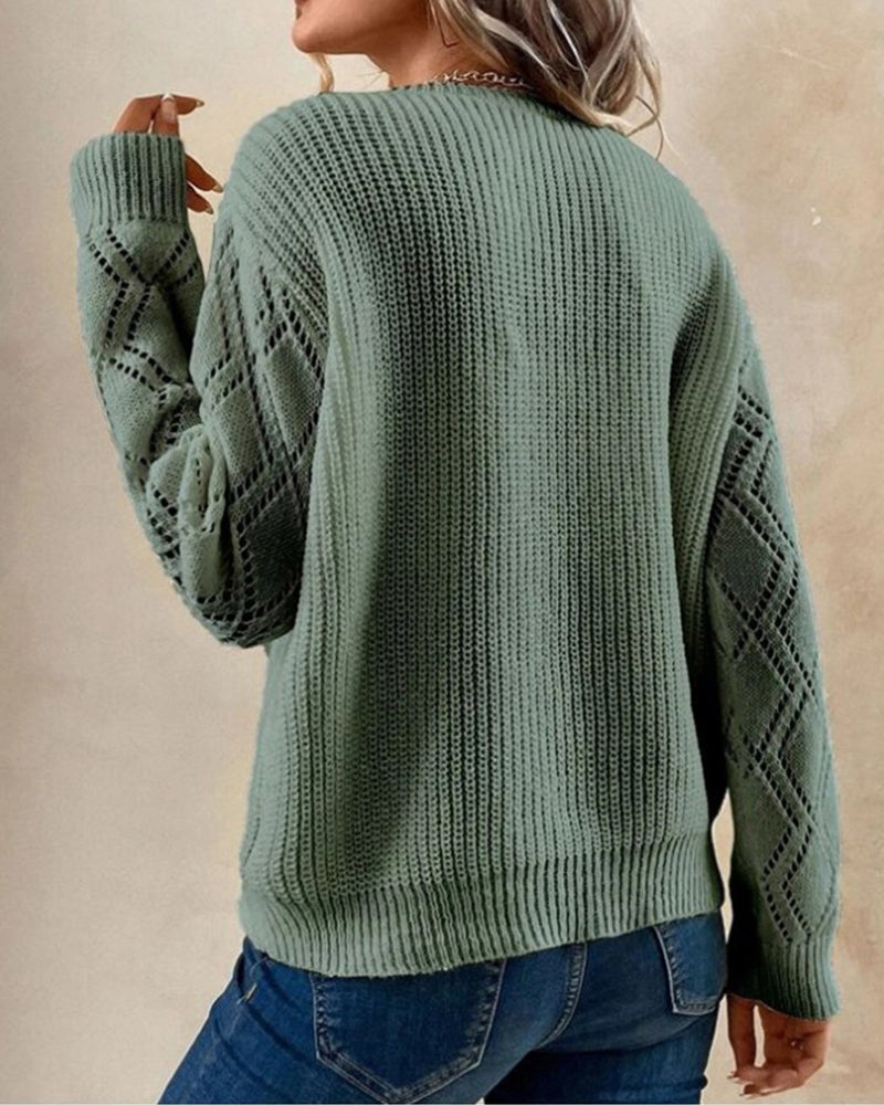 Frau in grünem Strickpullover mit Muster, Rückansicht, lässige Mode, Damenbekleidung.
