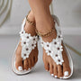 Weiße Sandalen mit Blumenmuster, Damenmode, Sommerschuhe, Fußkettchen, elegantes Design.