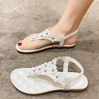 Weiße Damen-Sandalen mit Blumenmuster, flach, bequem, Sommermode, Strand, elegant.