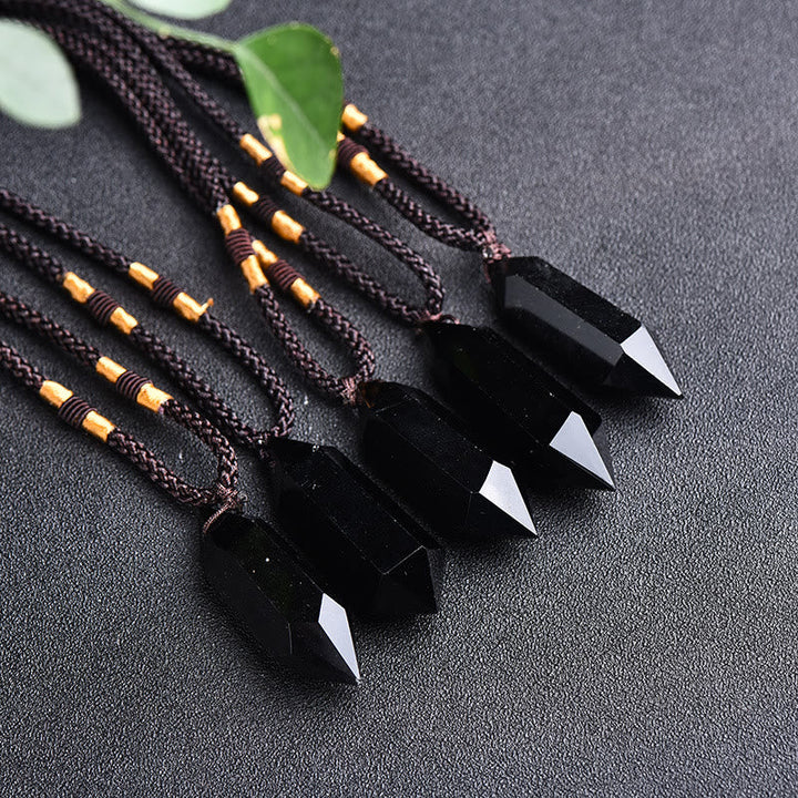 Schwarze Kristallanhänger mit Sechskantform an braunen Kordeln, Schmuck, Edelstein, Geschenkidee.
