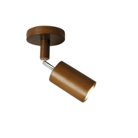 Braune Holz-Deckenleuchte, verstellbar, modernes Design, LED-kompatibel, Innenbeleuchtung.