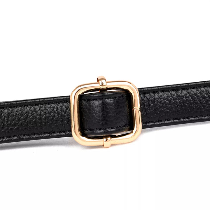 Schwarzer Ledergürtel mit goldener Schnalle, modisches Accessoire, hochwertiges Material.