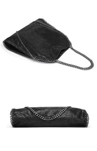 Schwarze Handtasche aus Leder mit Kettenriemen, modisch, elegant, Damenaccessoire.