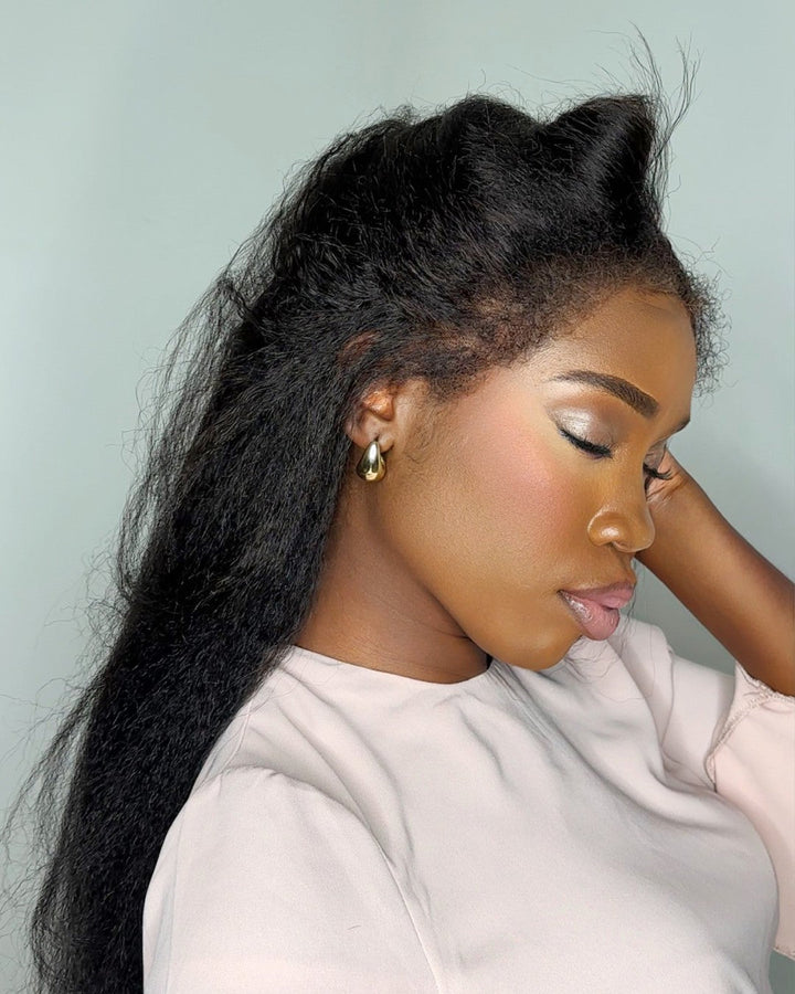 Schwarze HD Lace Perücke mit Lockenrand – Imani Herbstzauber Edition