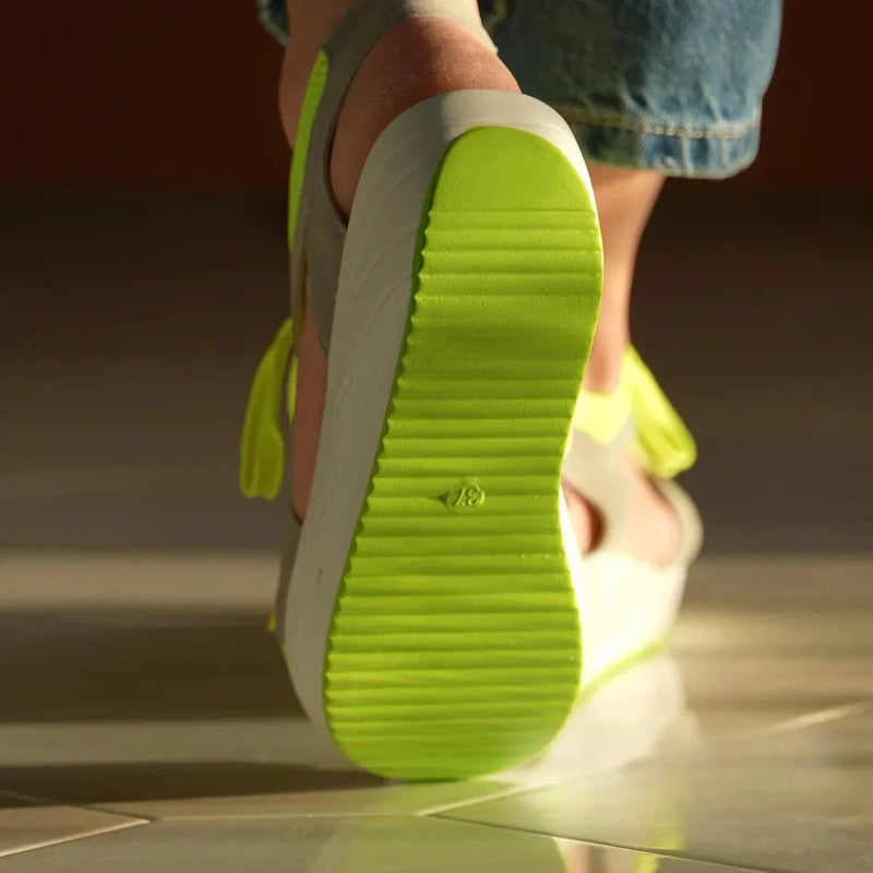 Trendige, bequeme und sommerlich leichte Damensandalen – Fergie