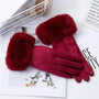 Rote Damenhandschuhe aus Wildleder mit Kunstpelz, elegant, warm, Wintermode Accessoire.