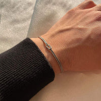 Minimalistische Knotenarmband – Elva