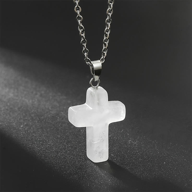 Silberne Halskette mit weißem Kreuz-Anhänger aus Kristall, eleganter Schmuck für Damen.