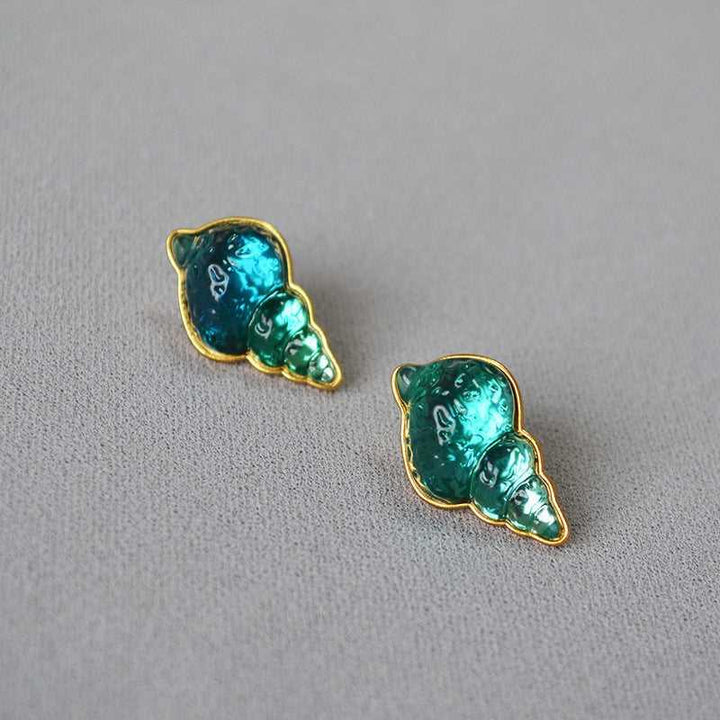 Grüne Muschel-Ohrringe, goldumrandet, handgefertigt, modisch, Damen-Schmuck, Geschenkidee.