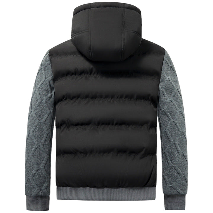 Schwarze Daunenjacke mit grauen Ärmeln und Kapuze, gesteppte Details, Wintermode Herren.