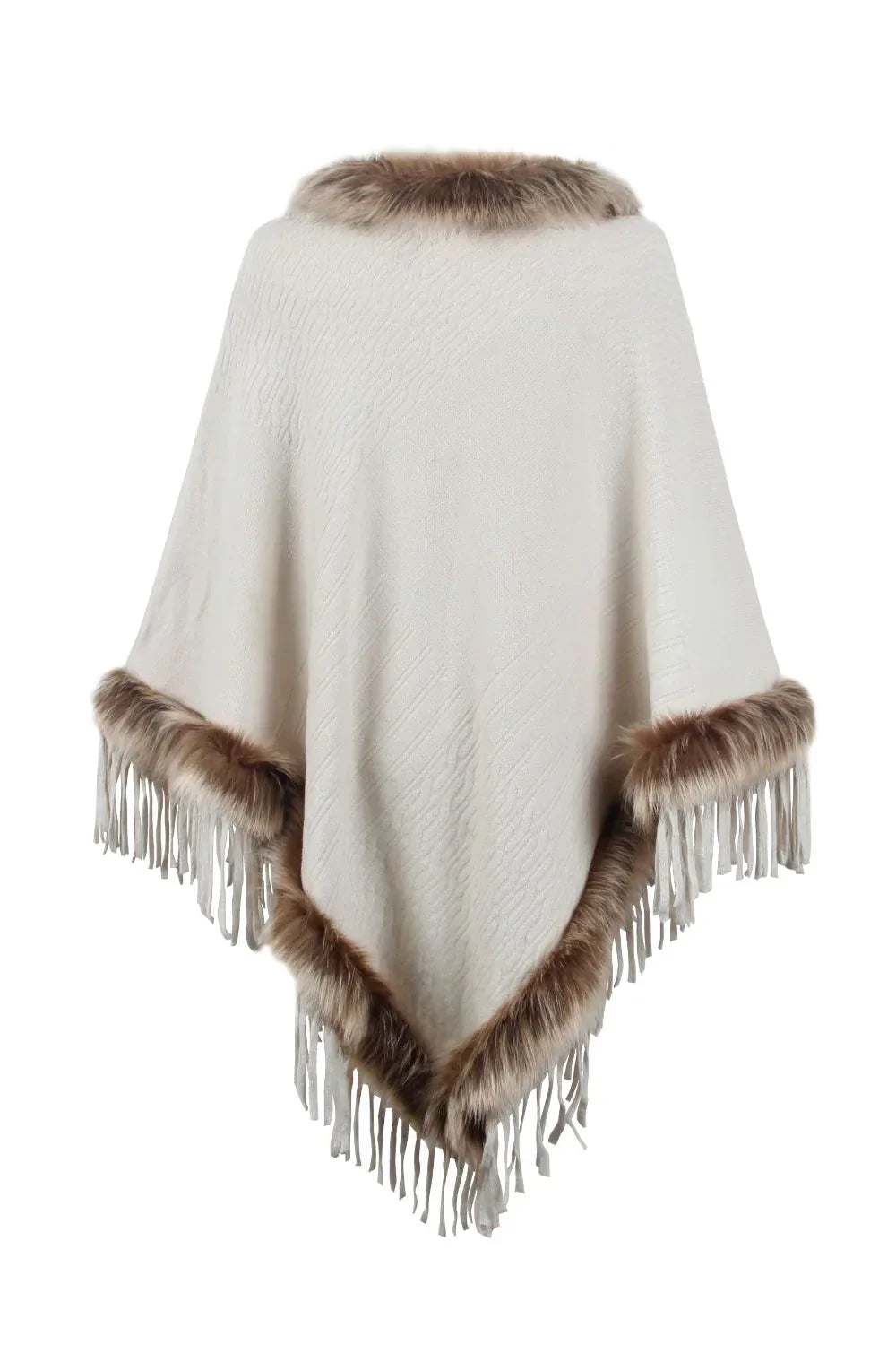 Weiße Poncho-Stola mit Kunstfellbesatz und Fransen, elegantes Damen-Accessoire, Wintermode.