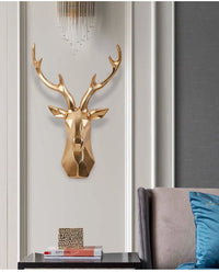 Goldenes 3D-Hirschkopf-Wanddeko aus Harz, modernes Tier-Skulptur-Design im Wohnzimmer.