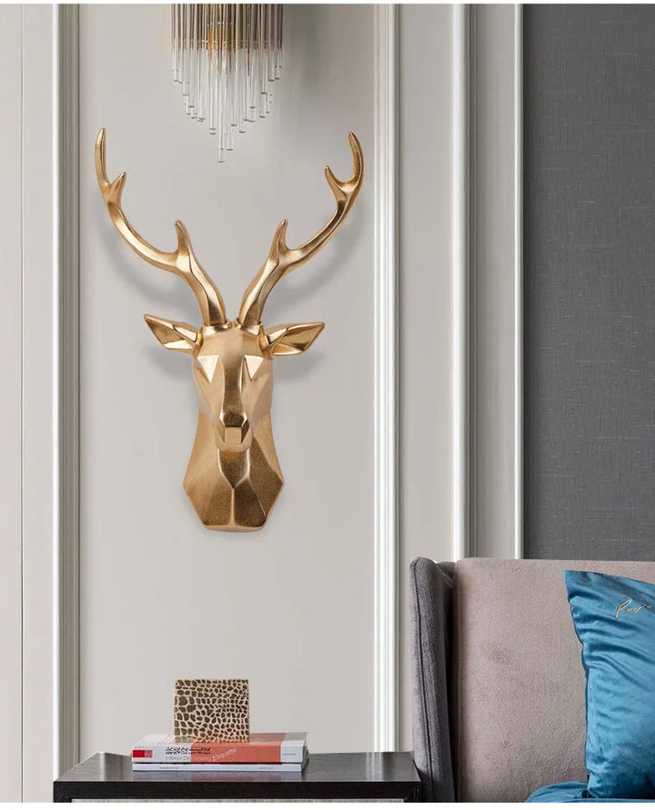 Goldenes 3D-Hirschkopf-Wanddeko aus Harz, modernes Tier-Skulptur-Design im Wohnzimmer.
