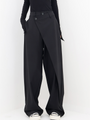 Schwarze Damenhose mit weitem Bein, asymmetrischem Design, eleganter Business-Look.