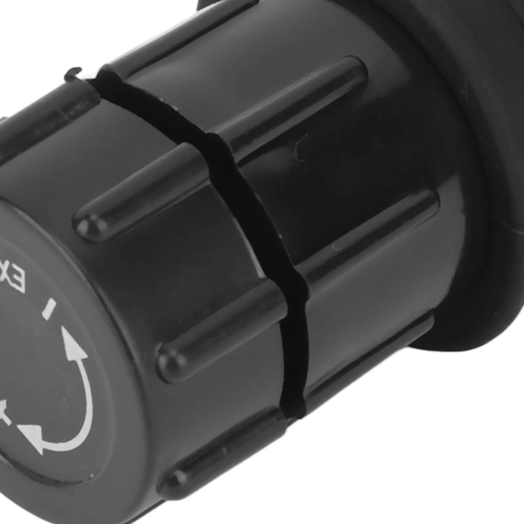 Schwarzer Kunststoff-Drehknopf, geriffelt, mit Pfeilmarkierung, für präzise Steuerung.