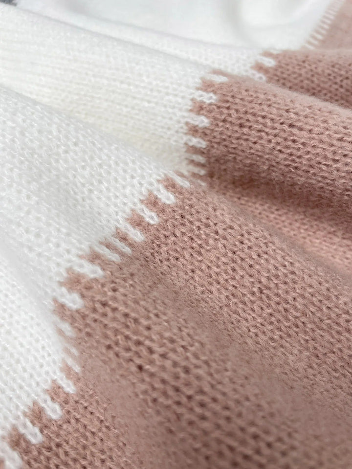 Strickdecke beige-weiß, weiches Material, gemütlich, Wohnaccessoire, modernes Design