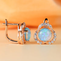 Opal Ohrringe mit Diamanten, Roségold, eleganter Schmuck, luxuriöses Design, Geschenkidee.