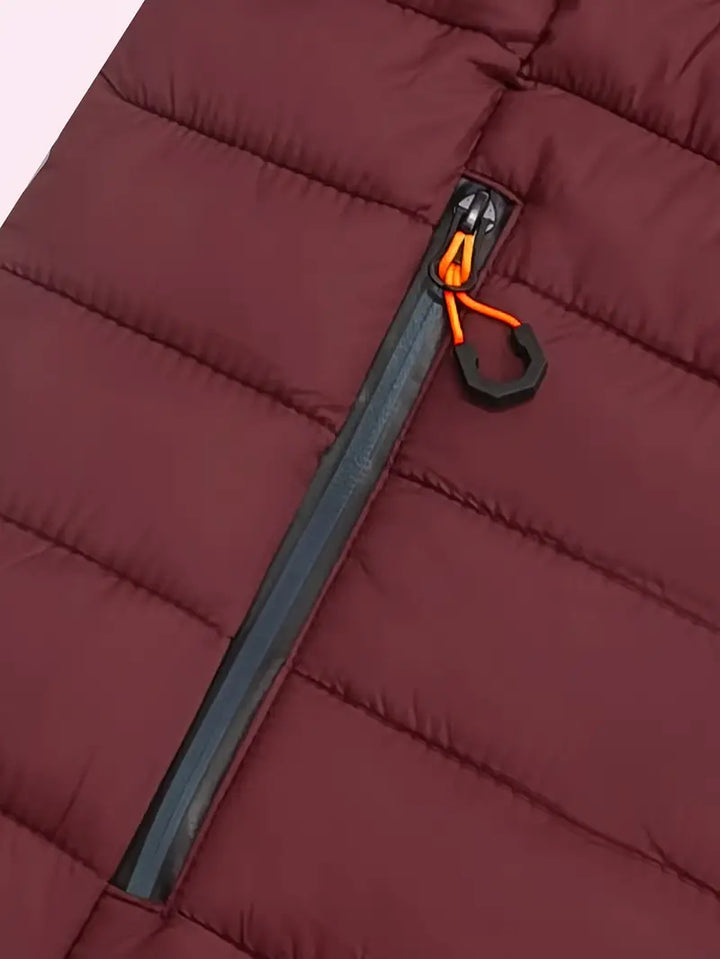 Bordeauxrote Daunenjacke mit Reißverschluss, wasserabweisend, Outdoor-Bekleidung.