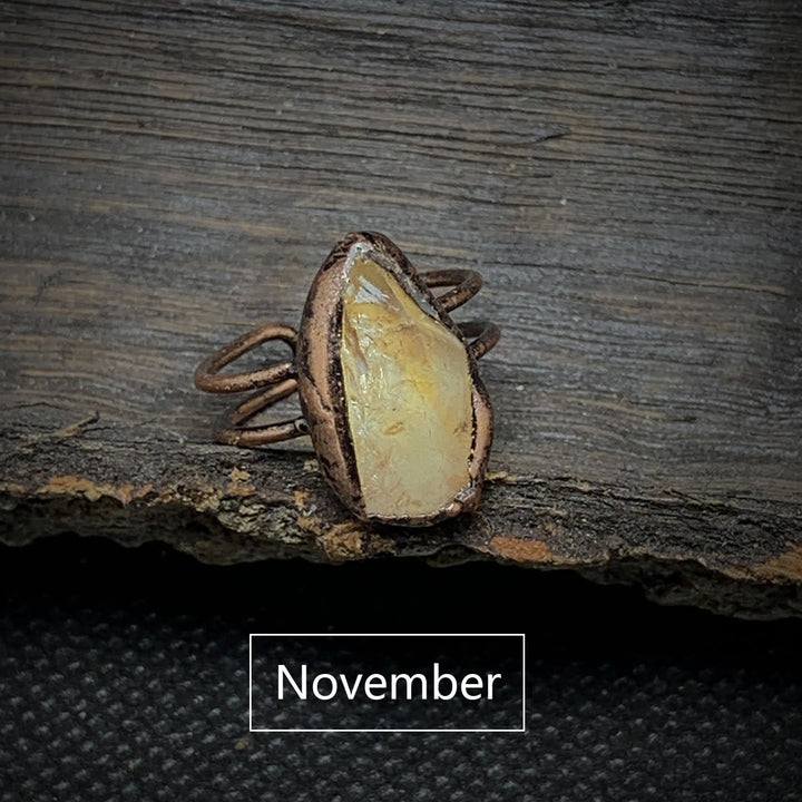 Rauher Citrin-Ring aus Kupfer, handgefertigt, November-Geburtsstein, rustikaler Schmuck.